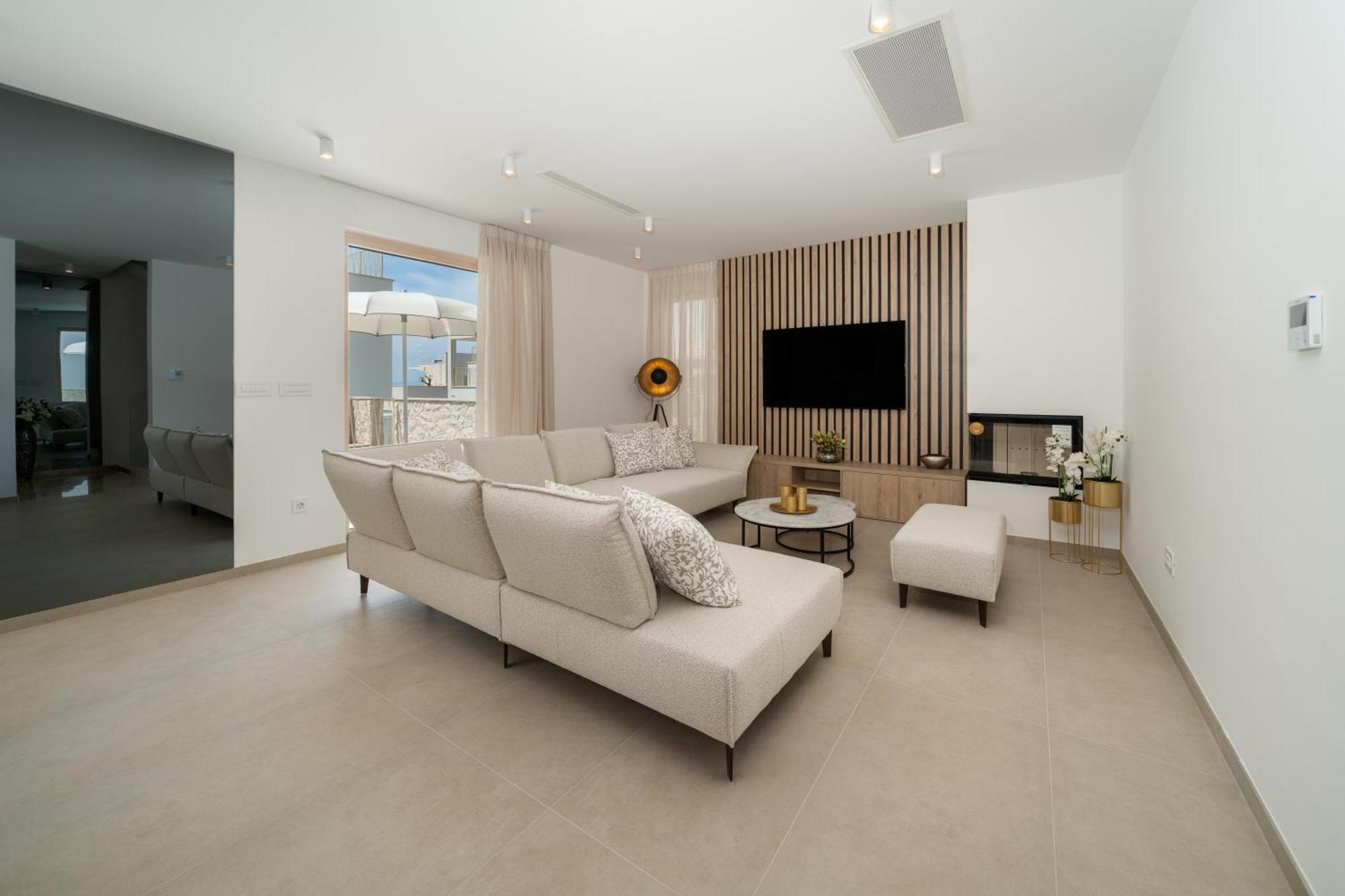 New! Adore * Makarska