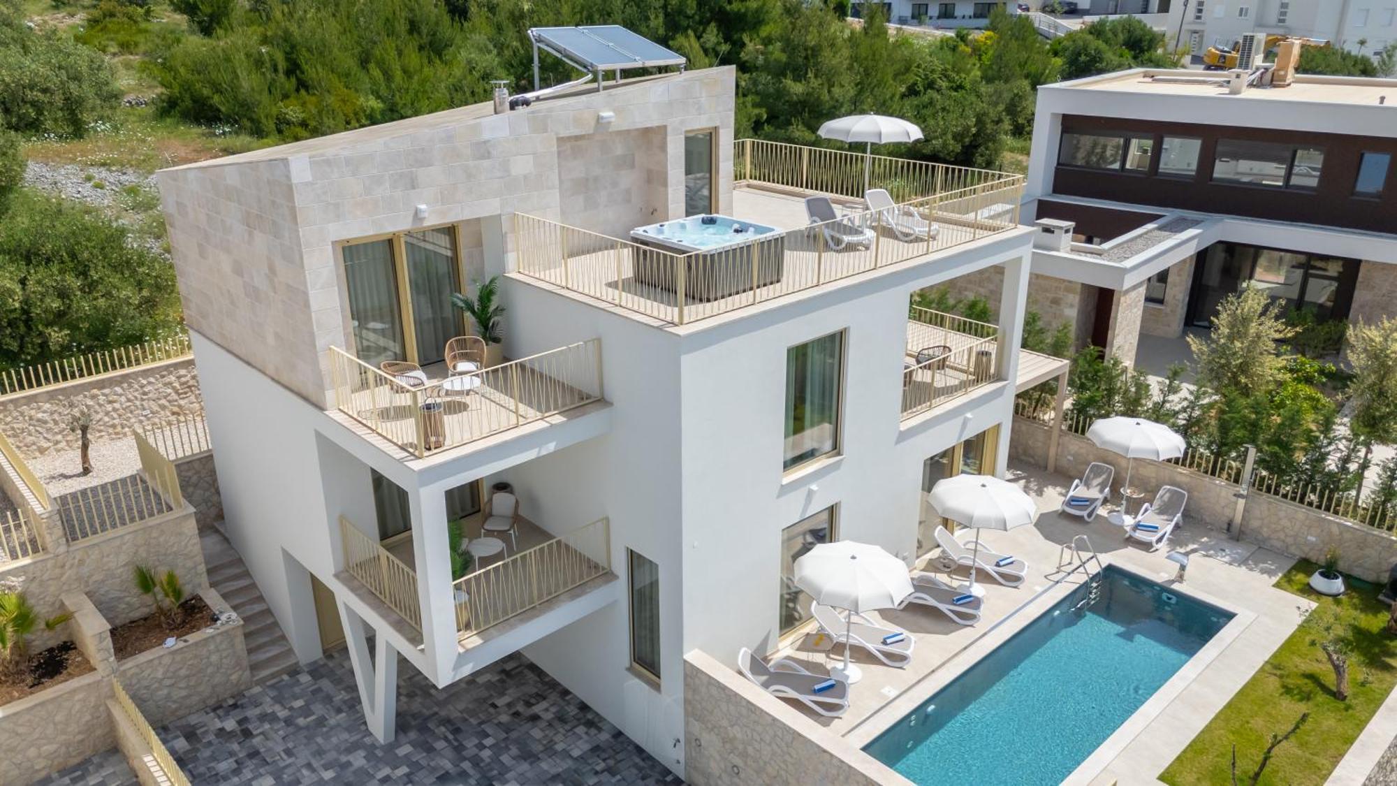 New! Adore * Makarska